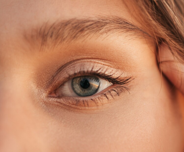 Do classic or hybrid lashes look more natural?