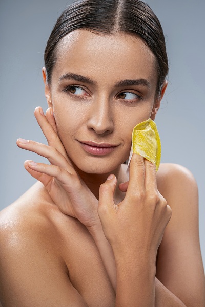 Pretty owman cleansing face by a sponge
